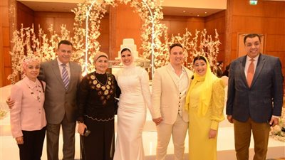 سيدة الأعمال عبير عصام تحتفل بخطوبة ابنها عمار (صور)