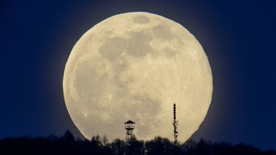 الأرض تترقب 4 ظواهر استثنائية للقمر العملاق في 2023 «اعرفي المواعيد»