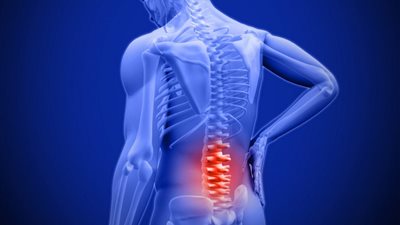 «احذري» آلام الظهر قد تدل على مشاكل صحية خطيرة 