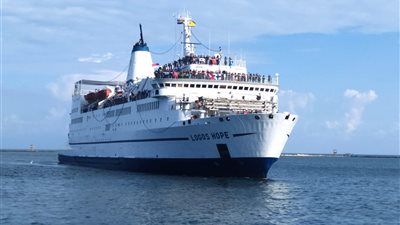 أكبر مكتبة عائمة في العالم تصل بور سعيد 