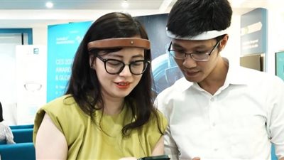 «منوم إلكتروني» اختراع عصابة رأس لعلاج الأرق والدخول في النعاس (صور)