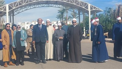 وفد أزهري وقيادات نسائية يزورون كاتدرائية السمائيين للتهنئة بعيد الميلاد