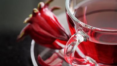 «لو عندك برد» تعرفي على فوائد الكركديه الساخن لنزلات البرد والضغط والتخسيس