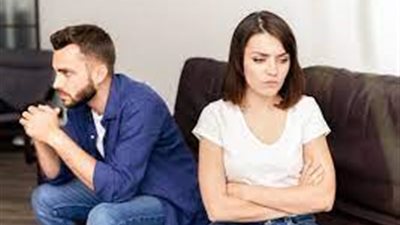 «بسبب فتاة» إجبار شاب على ارتداء قميص نوم وتصويره