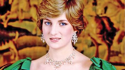 عرض أشهر فساتين الأميرة ديانا للبيع في مزاد علني (صور)