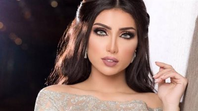 دنيا بطمة تتصدر التريند بإطلالة غريبة والجمهور «بتقلد هيفاء وهبي»