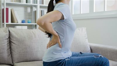 احذري| قلة النوم تسبب آلام الظهر «والعكس صحيح»