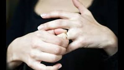 شيماء أمام المحكمة: «زوجي عينه فارغة وأشعر معه بالدونية»