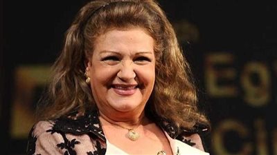 ميمي جمال تتصدر التريند عقب حديثها عن شرط عادل إمام لحضور زفاف ابنتها 