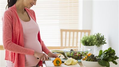 دراسة: طعام المرأة الحامل يؤثر على أعصاب الطفل في المستقبل