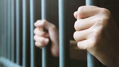 زوجان مثليان يغتصبان ابنيهما ويقدماهما للآخرين