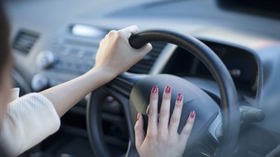 الأرصاد تنصح قائدات السيارات بفتح الزجاج