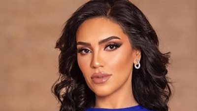 «أبرزهن أنغام ومي كساب» نجمات الفن يؤازرن مي فاروق بعد وفاة والدها