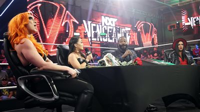 مصارعتا فريق توكسيك أتراكشن يكسران الطاولة بحاملة اللقب«روكسان بيريز»