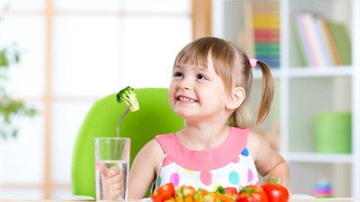 «في 4 خطوات» نظام غذائي يزيد من مناعة طفلك