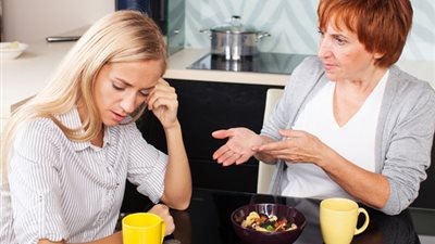 إيمان عفيفي تشرح اتيكيت التعامل مع الحماة الفضولية