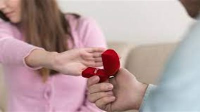 سنغافوري يقاضي امرأة رفضت علاقة رومانسية معه