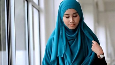 «الإفتاء»: هذه حدود كشف عورة المرأة أمام محارمها