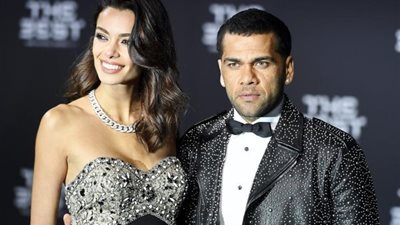 أول رد فعل من زوجة داني ألفيش بعد تهمة الاعتداء الجنسي