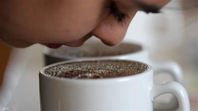 تفسير حلم شرب القهوة في المنام يختلف حسب الفنجان للعزباء والحامل