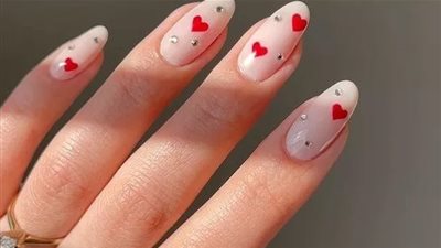 تألقي في عيد الحب بأحدث صيحات مناكير 2023