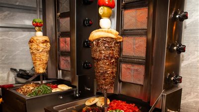 «شاورمة وقطع فراخ» حكاية الدجاج الفاسد في مطاعم القاهرة (صور)