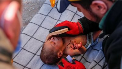 «16 رضيعًا وحيوانات آليفة» قصص إنسانية تحت أنقاض زلزال تركيا وسوريا