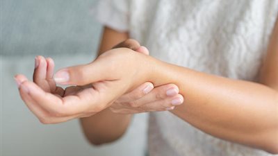 «منتشر بين النساء» تعرفي على أسباب وأعراض الروماتويد