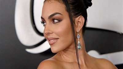 جورجينا رودريغيز تضفي جمالا على حملة «إليزابيتا فرانكي»