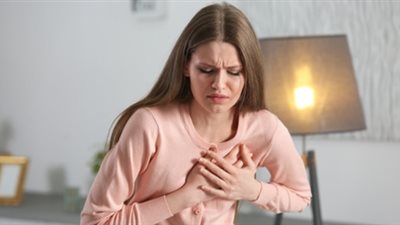 «أكثر مسببات الوفاة للنساء» إليك أعراض الإصابة بالنوبة القلبية