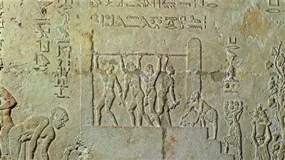 الفراعنة يوثقون صناعة النبيذ من العنب على الجداريات