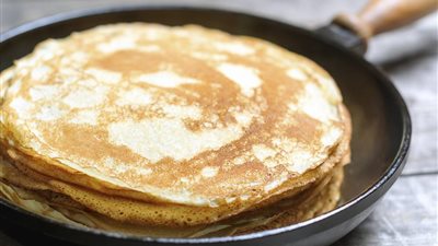 «سهلة وسريعة»| طريقة عمل الكريب في الطاسة