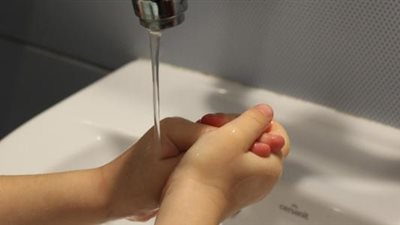 مع شدة البرد| هل يجوز «تنشيف» الوجه أثناء الوضوء؟ «الإفتاء» تجيب