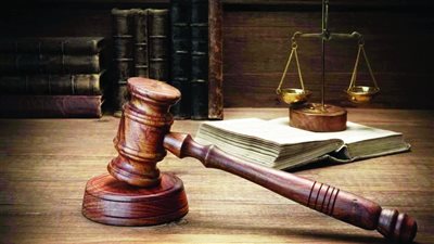 زوجة تطلب الطلاق: شوه وجهي ونشر صوري عارية