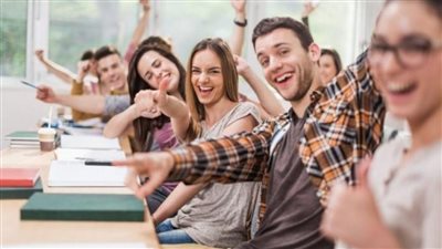 كيف تتعاملين مع زميلك في الجامعة؟