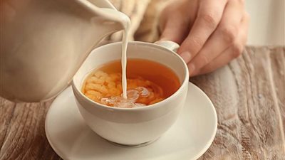 دراسة جديدة تكشف كيفية تقديم «الشاي باللبن» للأطفال 