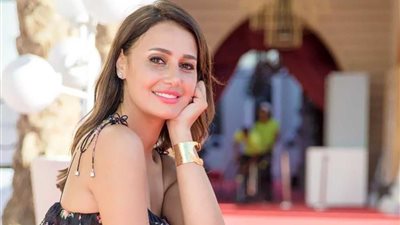 غرائب حلا شيحة تضعها على قائمة التريند