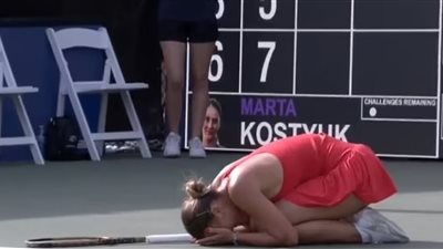 سر سجود اللاعبة الأوكرانية مارتا كوستيوك بعد الفوز على منافستها الروسية؟