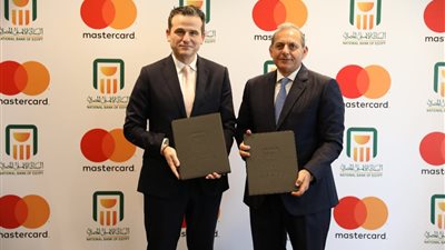 البنك الأهلي المصري يجدد التعاون مع شركة ماستر كارد