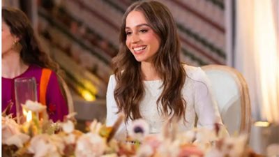 الملكة رانيا تحتفل بحنة ابنتها الأميرة إيمان (صور)