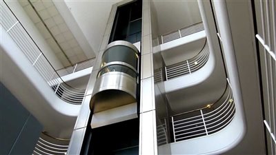 تفسير حلم ركوب الأسانسير في المنام وعلاقته بخلافات زوجية شديدة