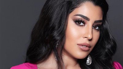 أيتن عامر بالأسود الكلاسيكي في حفل تكريم هاني شنودة