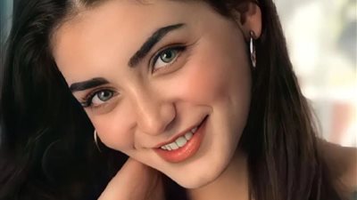 أبرز إطلالات الممثلة التركية أوزجة تورار بطلة مسلسل «عثمان» (صور)