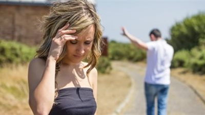 لماذا يتغير الأشخاص من حولنا وهل الزمن السبب؟ استشاري علاقات تجيب