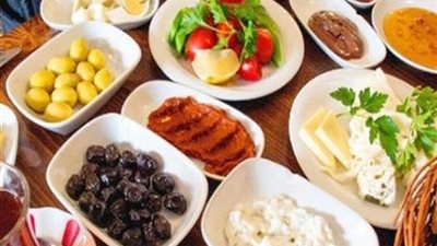 «عجة البيض والفول بالطحينة» 3 وصفات مختلفة لوجبات السحور في رمضان