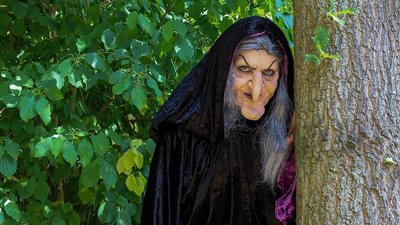 تفسير حلم وجود الساحرة بالمنزل في المنام للعزباء والمتزوجة والمطلقة