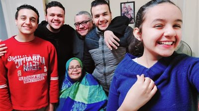 «هير نيوز» تنشر قصص ستات بـ100 ست «المرأة المعيلة».. عزيزة حولت مرضها إلى قوة من أجل أبنائها