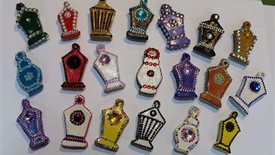 «بالنشا وألوان الطعام»| شاركي أبنائك صناعة فانوس رمضان في البيت