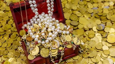 تفسير حلم العثور على كنز في المنام للعزباء والمتزوجة والمطلقة