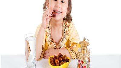 أعراض إذا ظهرت على طفلك أثناء الصيام اطعميه
